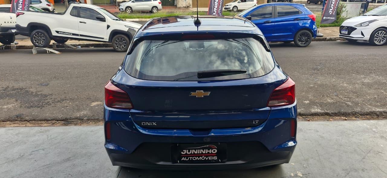 CHEVROLET Onix Hatch - Foto