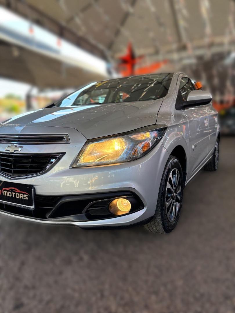 CHEVROLET Onix Hatch - Foto