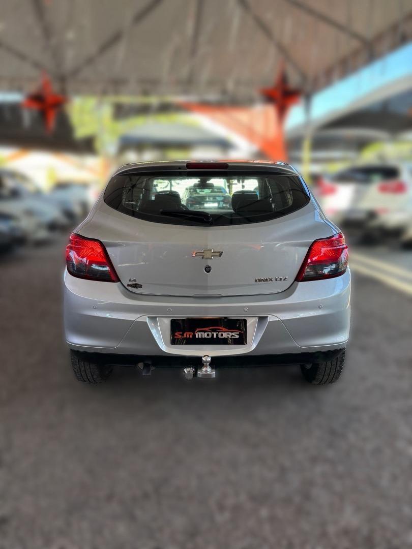 CHEVROLET Onix Hatch - Foto