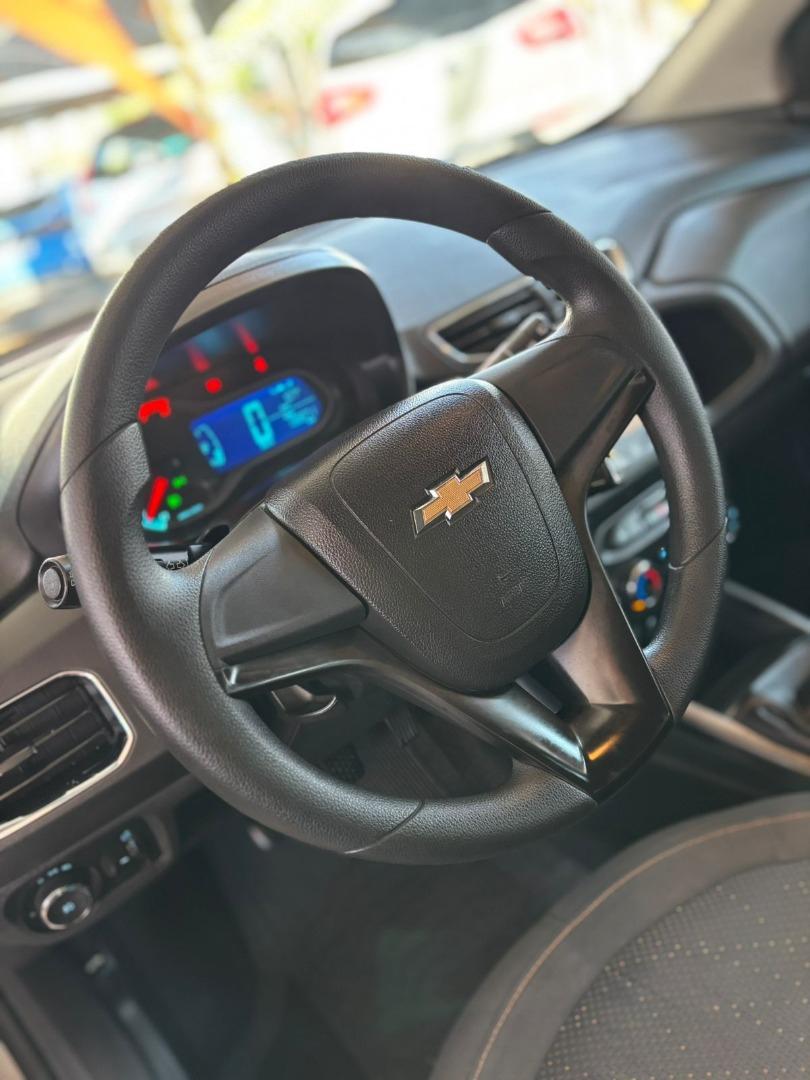 CHEVROLET Onix Hatch - Foto