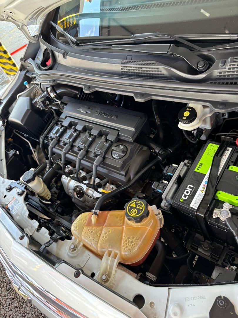 CHEVROLET Onix Hatch - Foto