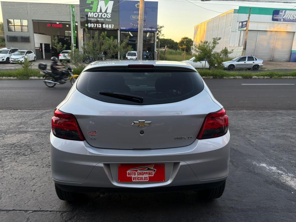 CHEVROLET Onix Hatch - Foto