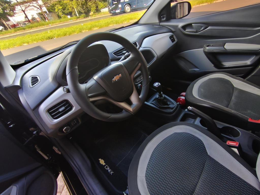 CHEVROLET Onix Hatch - Foto