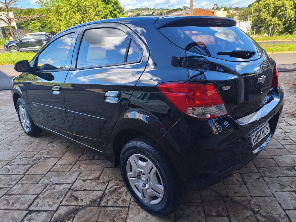 CHEVROLET Onix Hatch - Foto