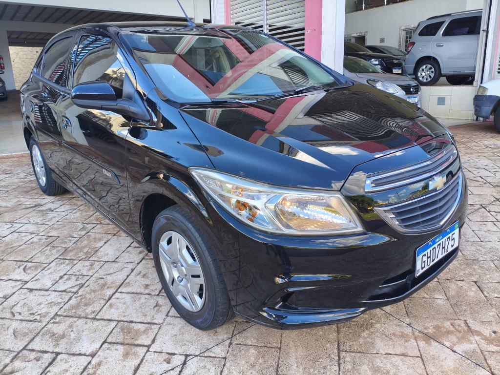 CHEVROLET Onix Hatch - Foto