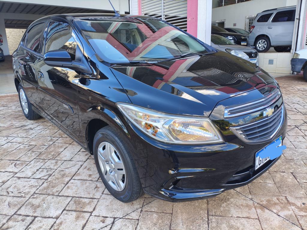 CHEVROLET Onix Hatch - Foto