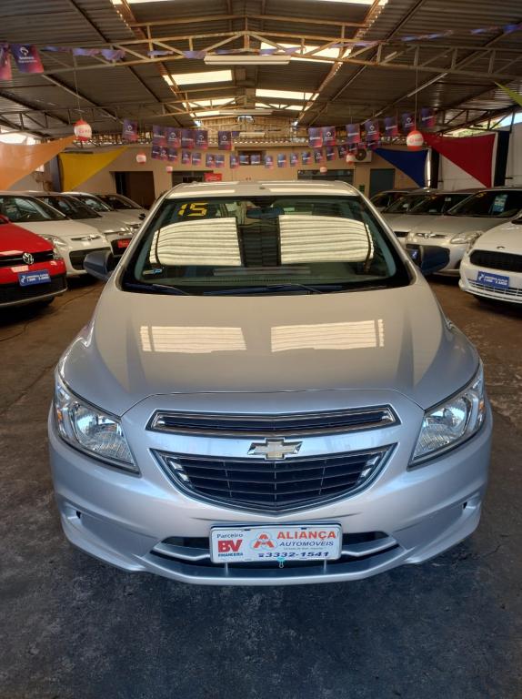 CHEVROLET Onix Hatch - Foto