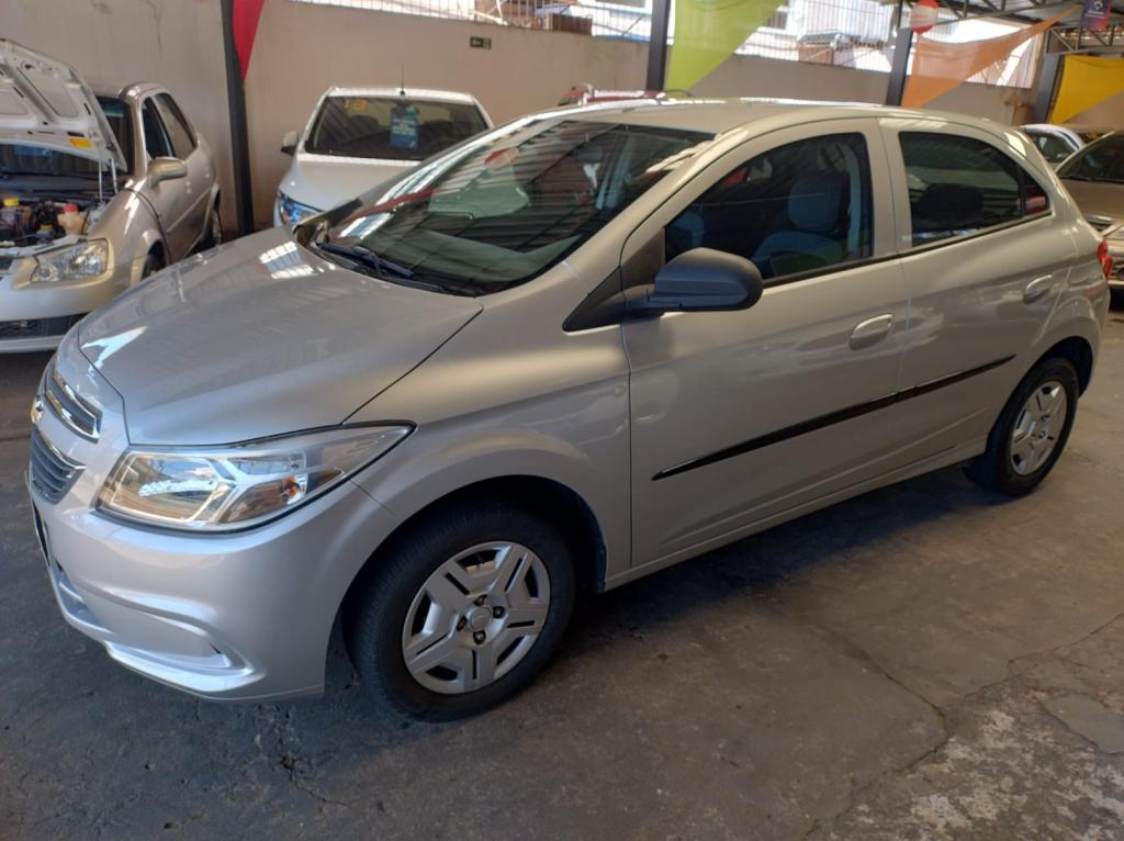 CHEVROLET Onix Hatch - Foto
