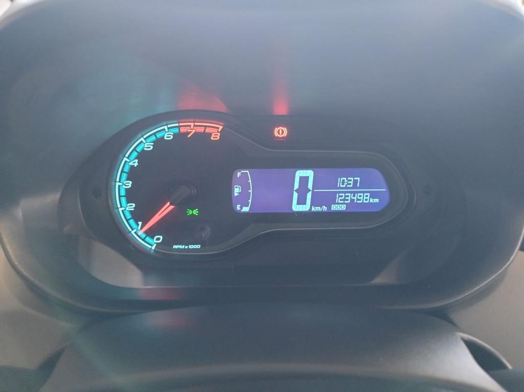 CHEVROLET Onix Hatch - Foto