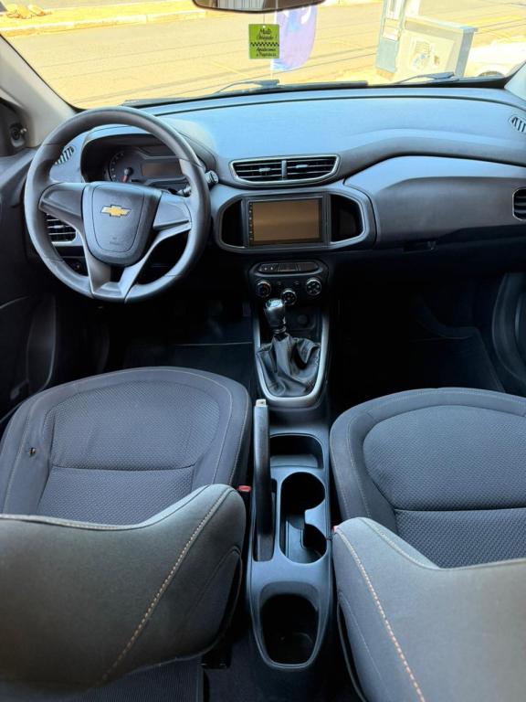 CHEVROLET Onix Hatch - Foto