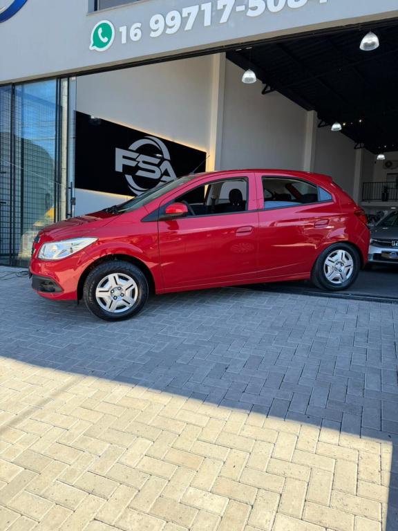 CHEVROLET Onix Hatch - Foto