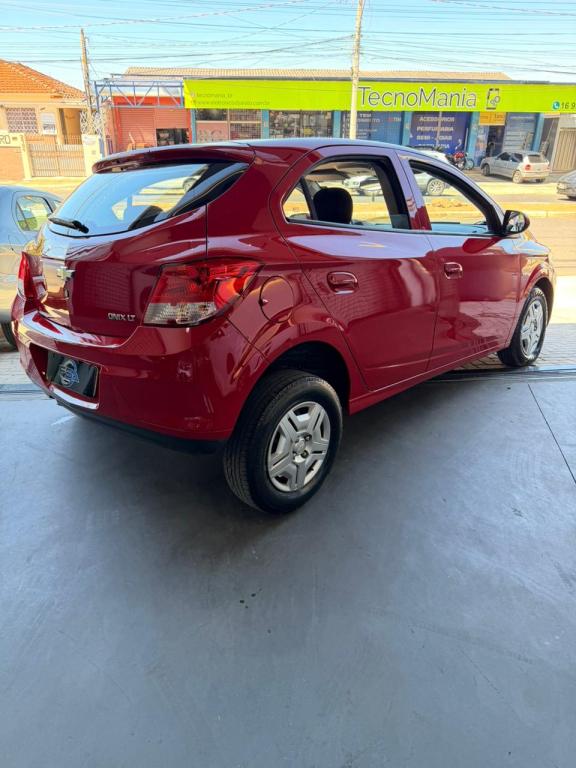 CHEVROLET Onix Hatch - Foto