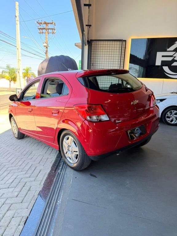 CHEVROLET Onix Hatch - Foto