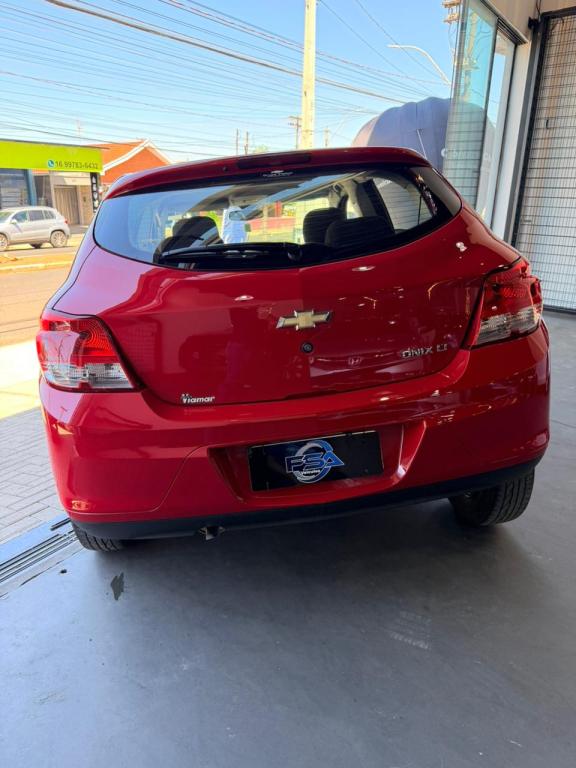 CHEVROLET Onix Hatch - Foto