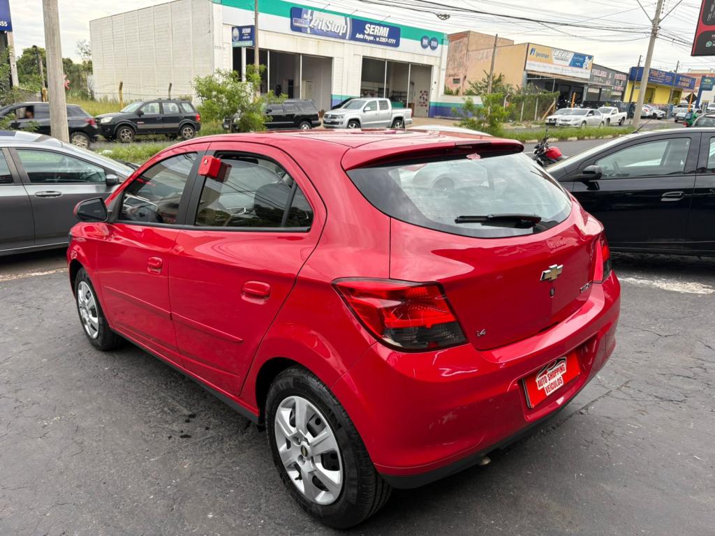 CHEVROLET Onix Hatch - Foto