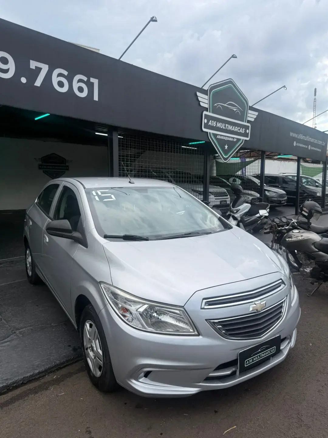 CHEVROLET Onix Hatch - Foto