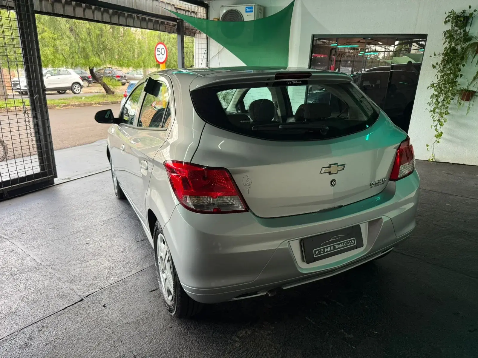 CHEVROLET Onix Hatch - Foto