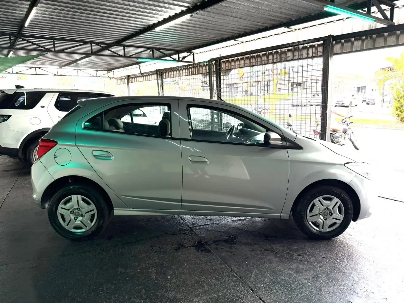 CHEVROLET Onix Hatch - Foto