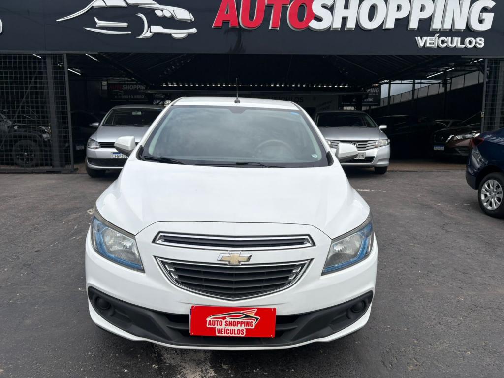 CHEVROLET Onix Hatch - Foto