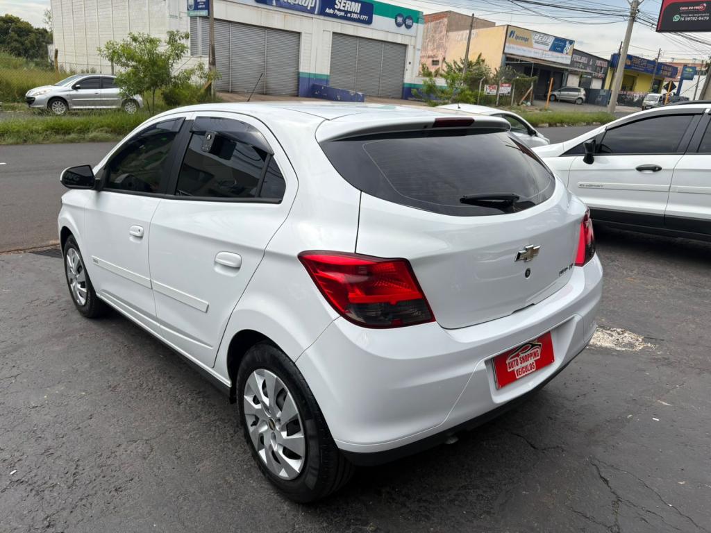 CHEVROLET Onix Hatch - Foto