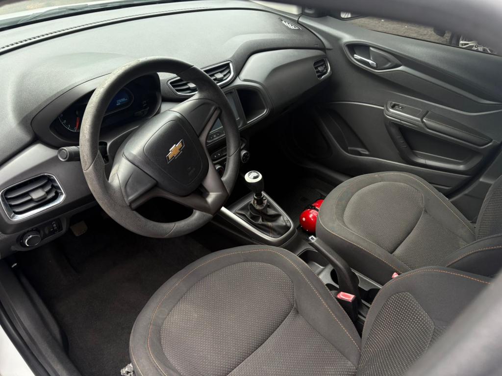 CHEVROLET Onix Hatch - Foto