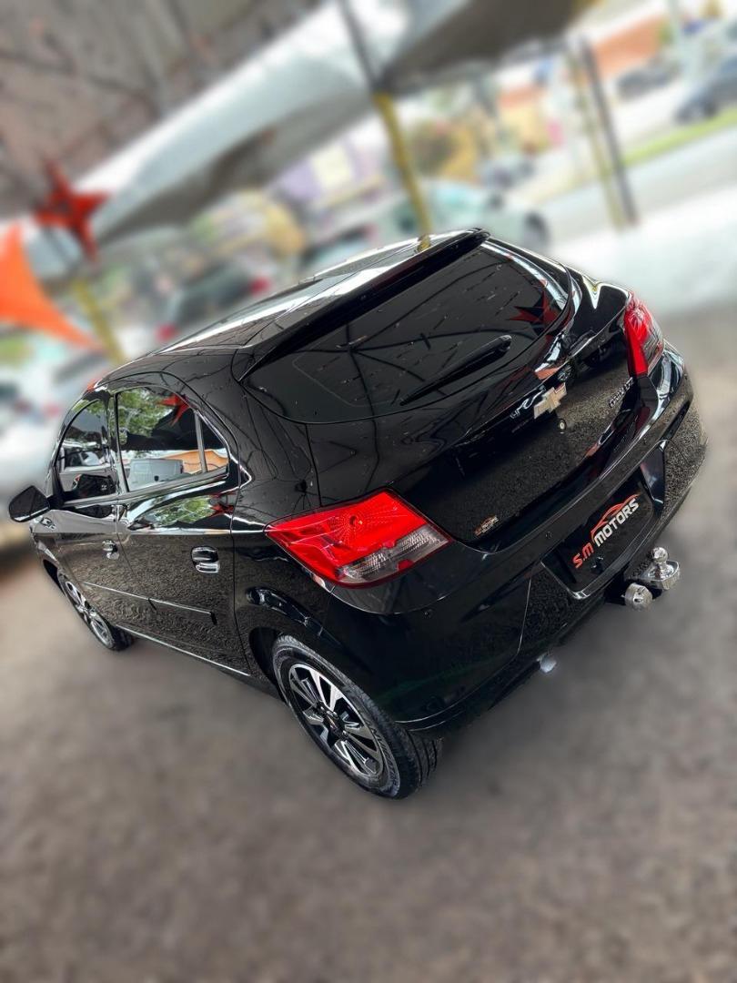 CHEVROLET Onix Hatch - Foto