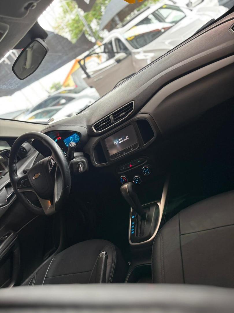 CHEVROLET Onix Hatch - Foto