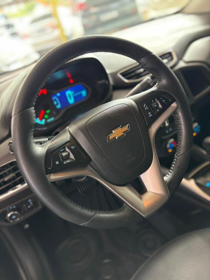 CHEVROLET Onix Hatch - Foto