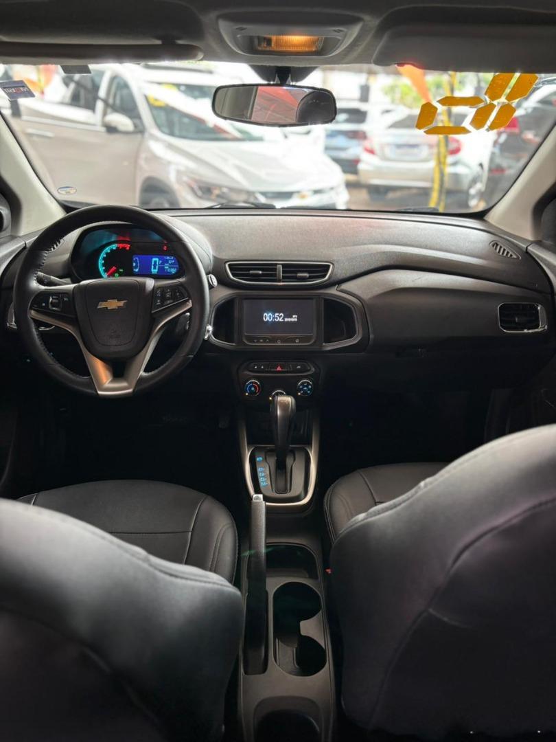 CHEVROLET Onix Hatch - Foto