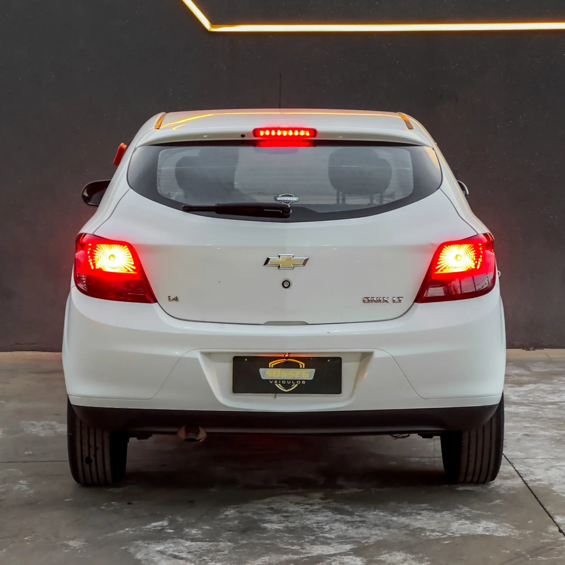 CHEVROLET Onix Hatch - Foto