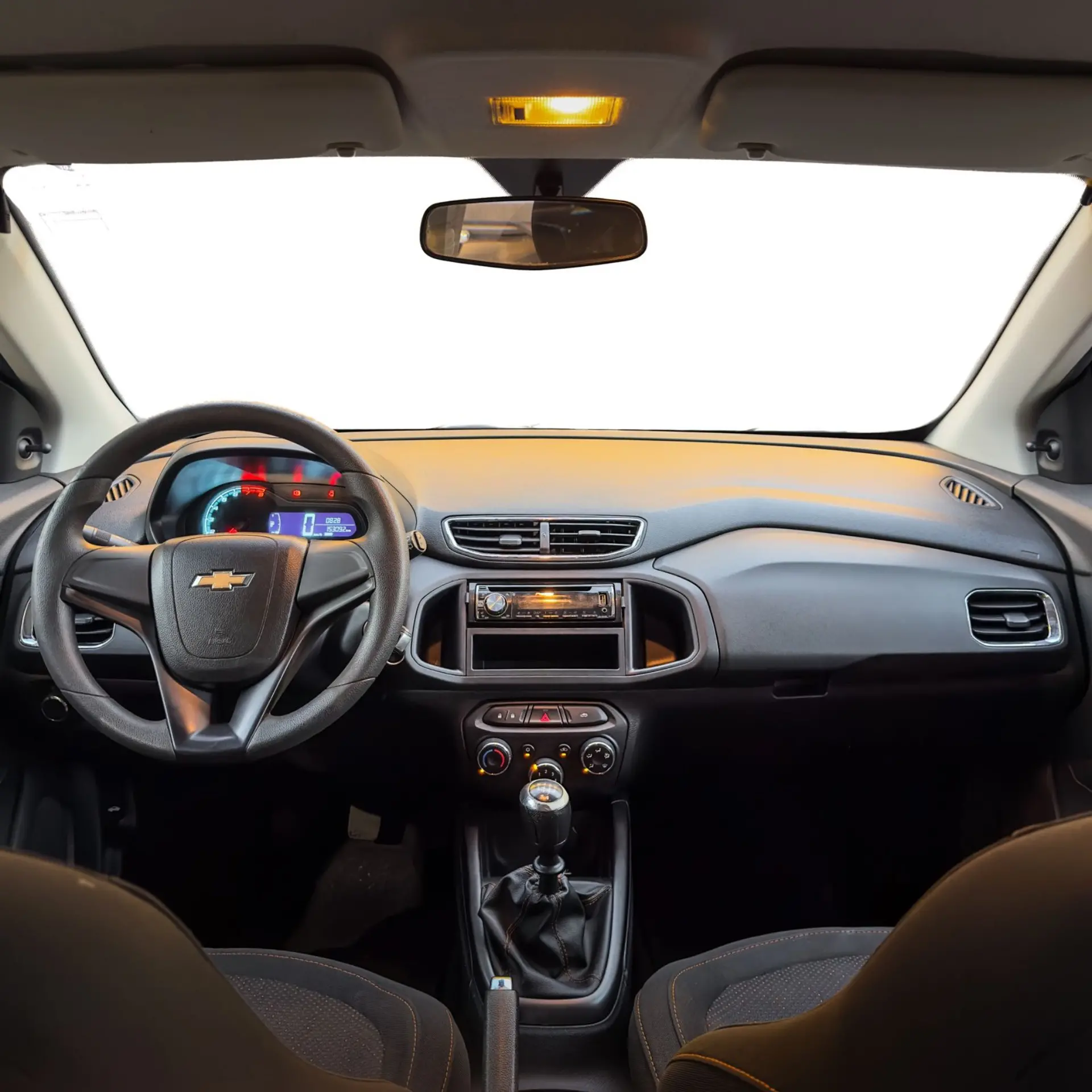 CHEVROLET Onix Hatch - Foto