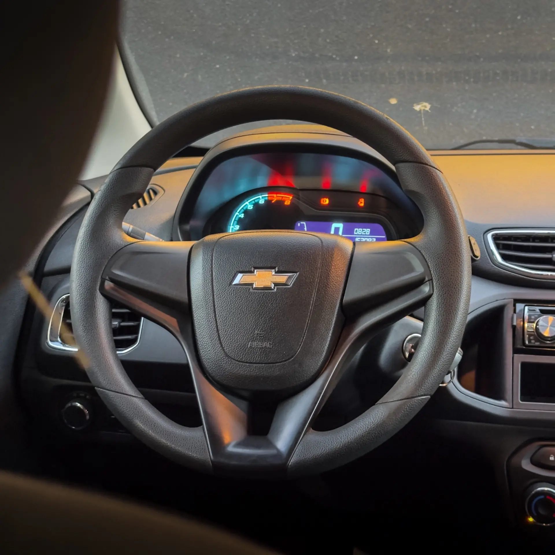 CHEVROLET Onix Hatch - Foto