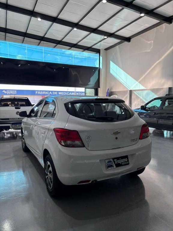 CHEVROLET Onix Hatch - Foto