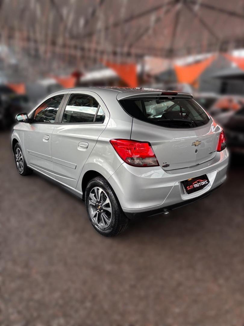 CHEVROLET Onix Hatch - Foto