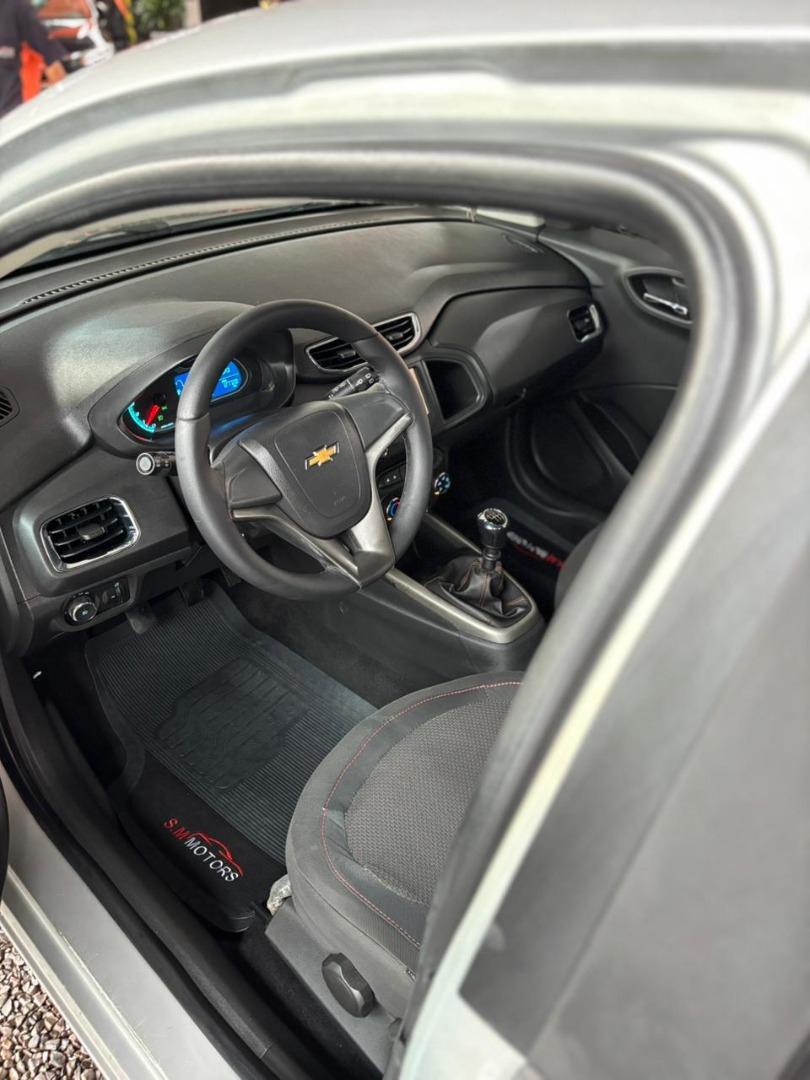 CHEVROLET Onix Hatch - Foto