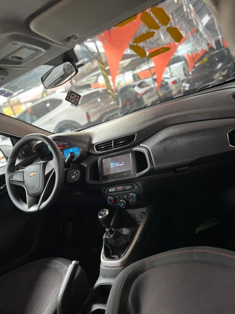 CHEVROLET Onix Hatch - Foto