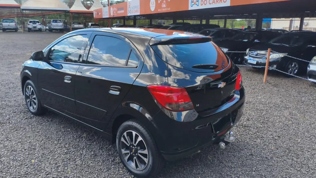 CHEVROLET Onix Hatch - Foto