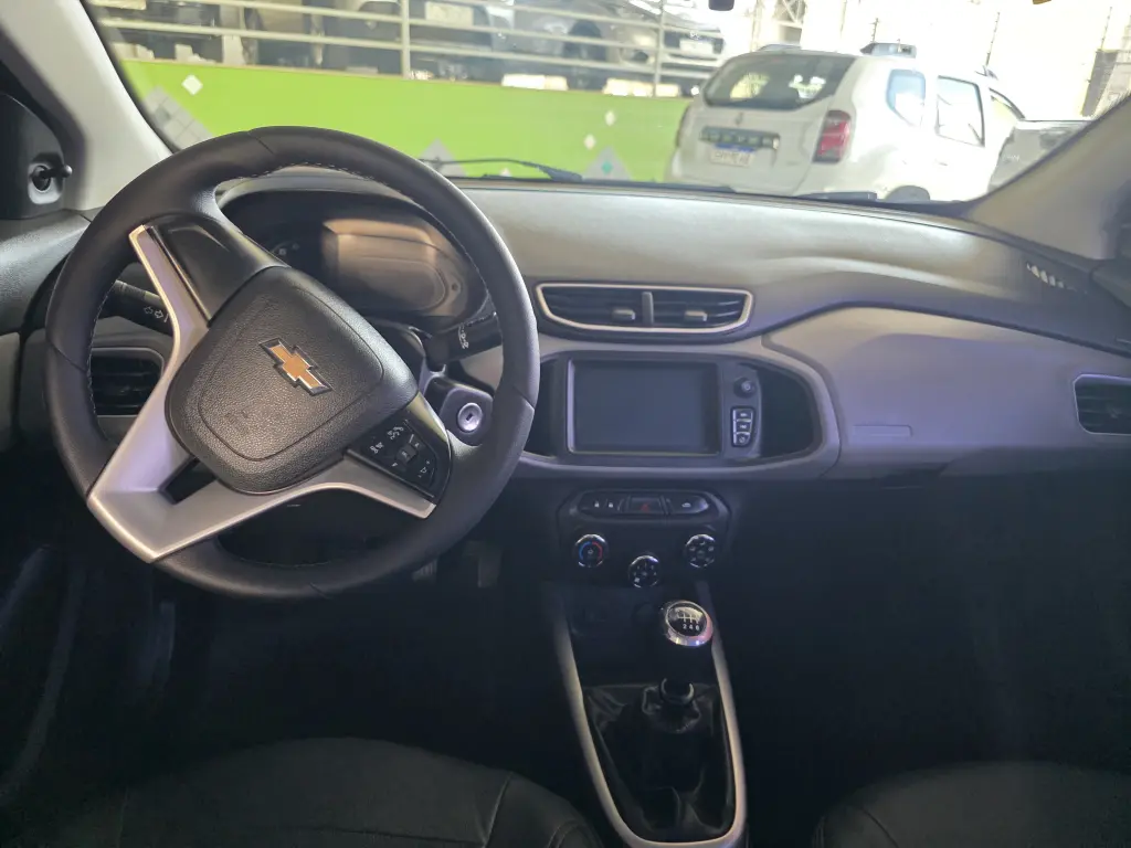 CHEVROLET Onix Hatch - Foto