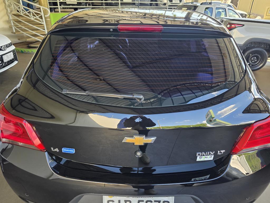 CHEVROLET Onix Hatch - Foto