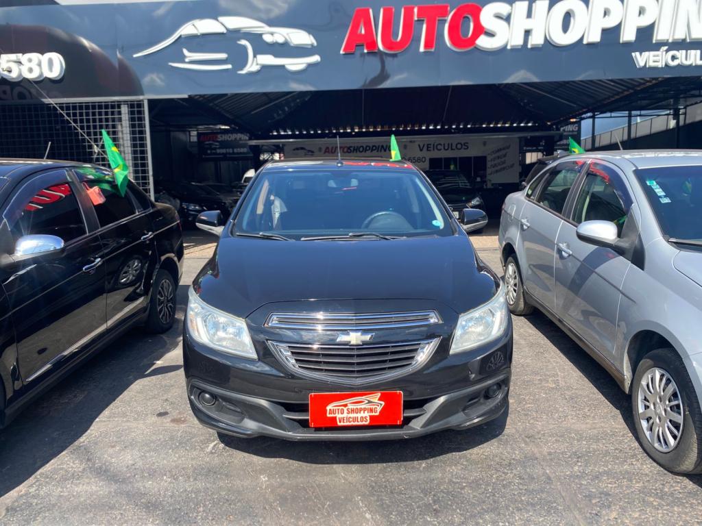 CHEVROLET Onix Hatch - Foto