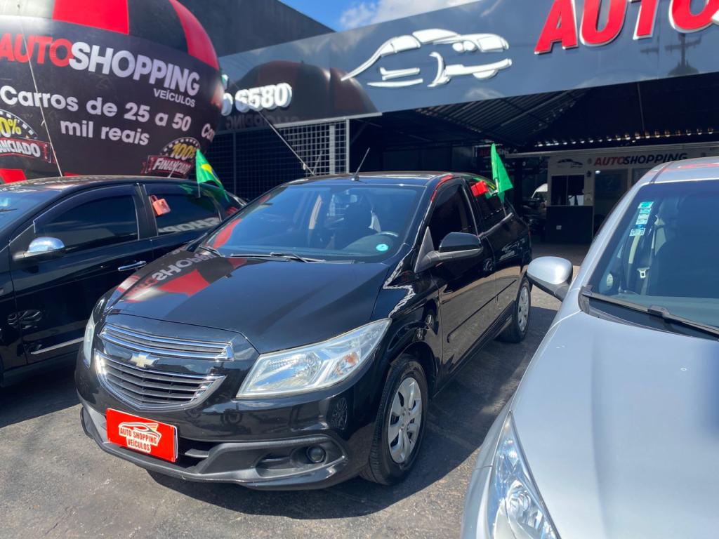 CHEVROLET Onix Hatch - Foto