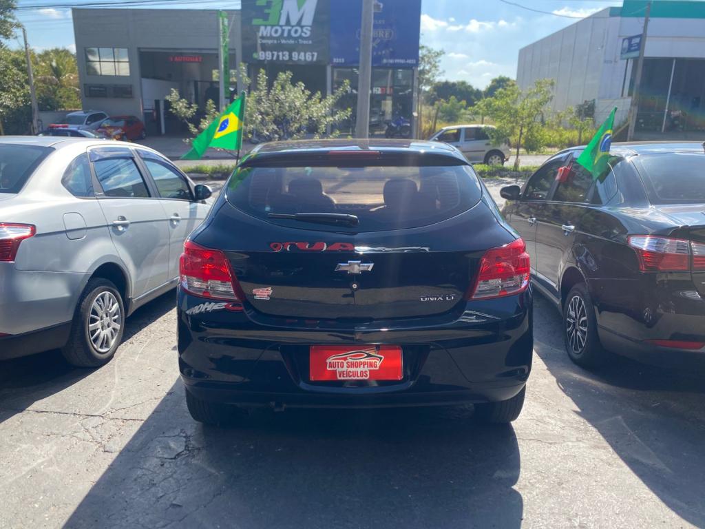 CHEVROLET Onix Hatch - Foto