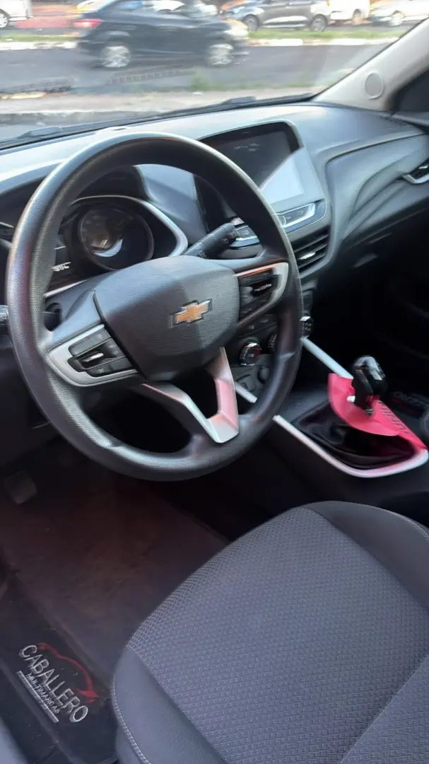 CHEVROLET Onix Hatch - Foto