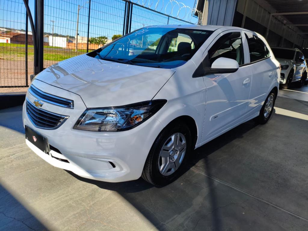 CHEVROLET Onix Hatch - Foto