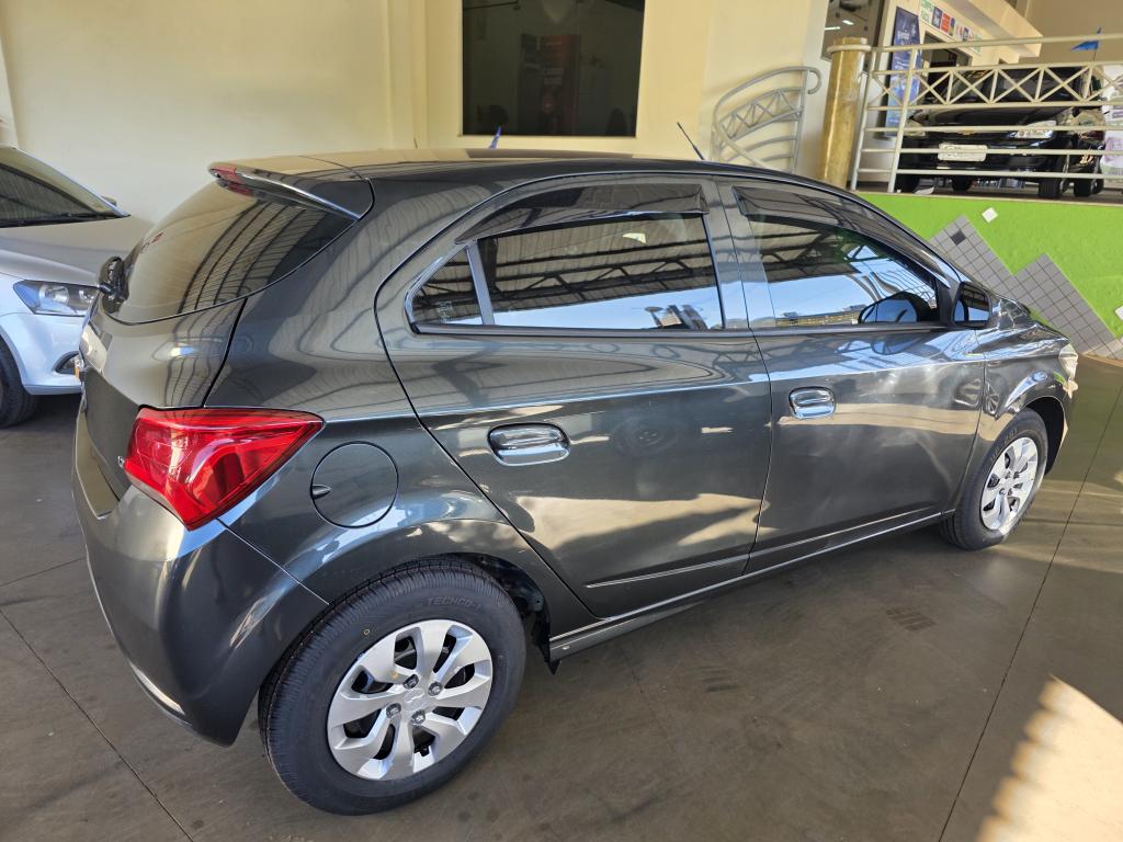 CHEVROLET Onix Hatch - Foto