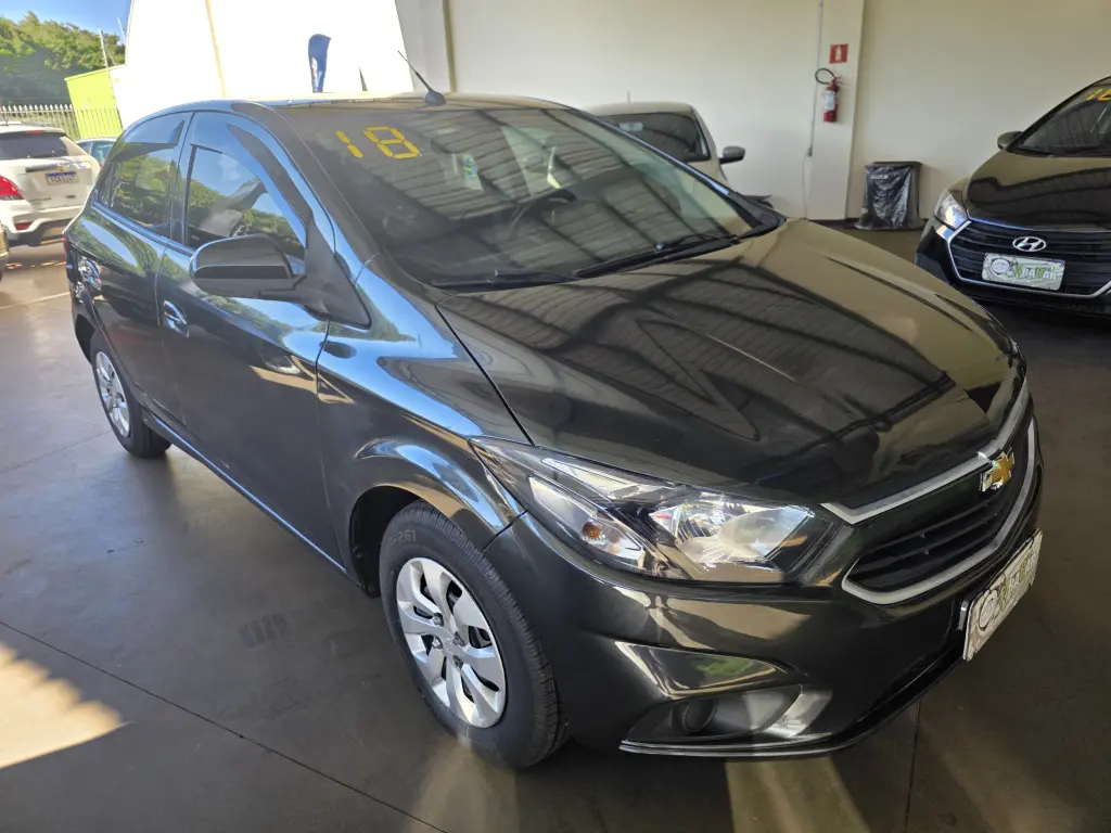 CHEVROLET Onix Hatch - Foto
