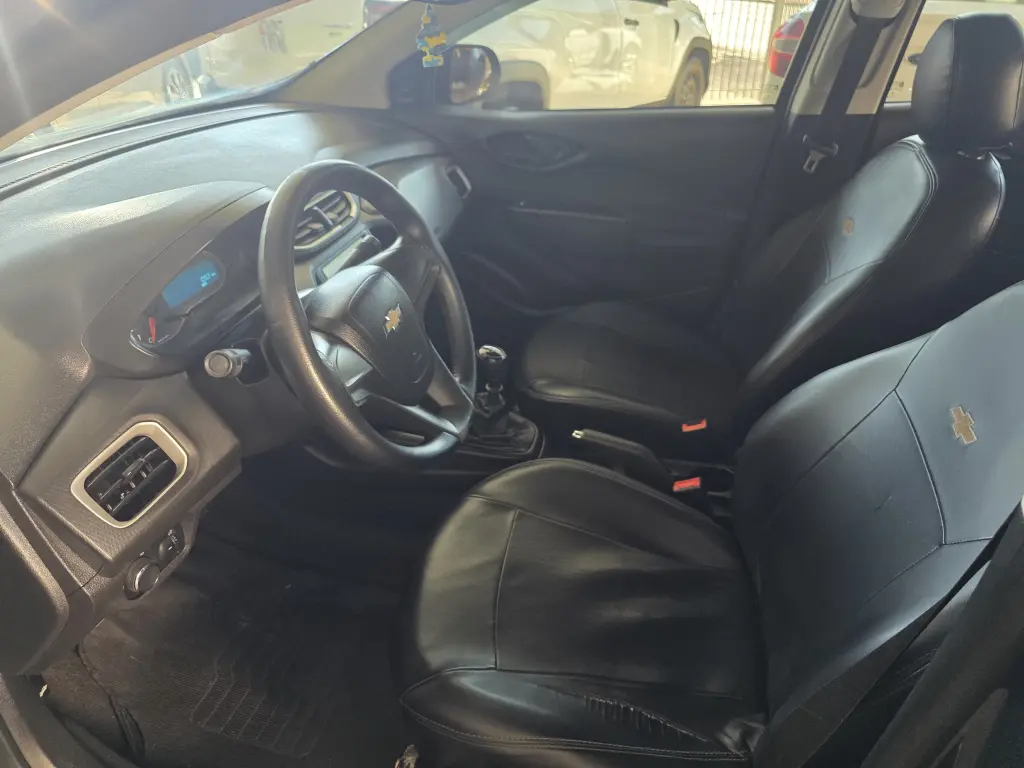 CHEVROLET Onix Hatch - Foto