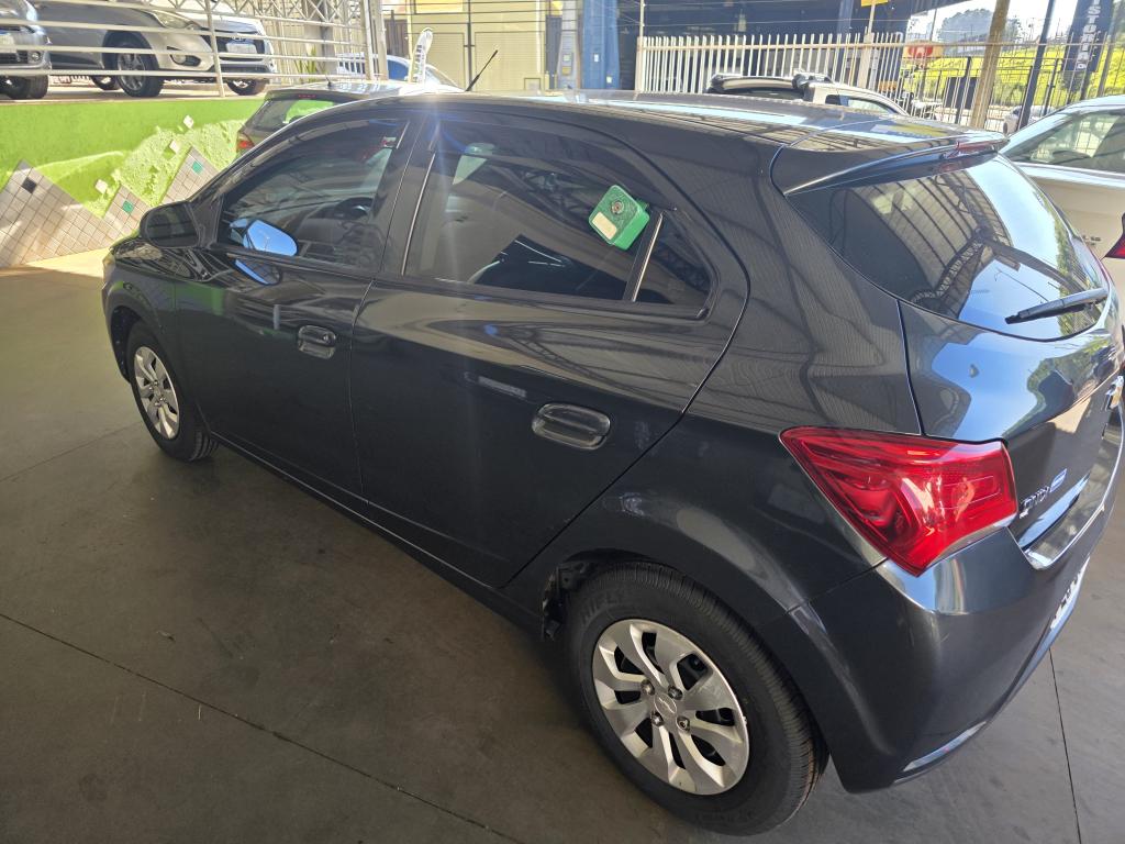 CHEVROLET Onix Hatch - Foto