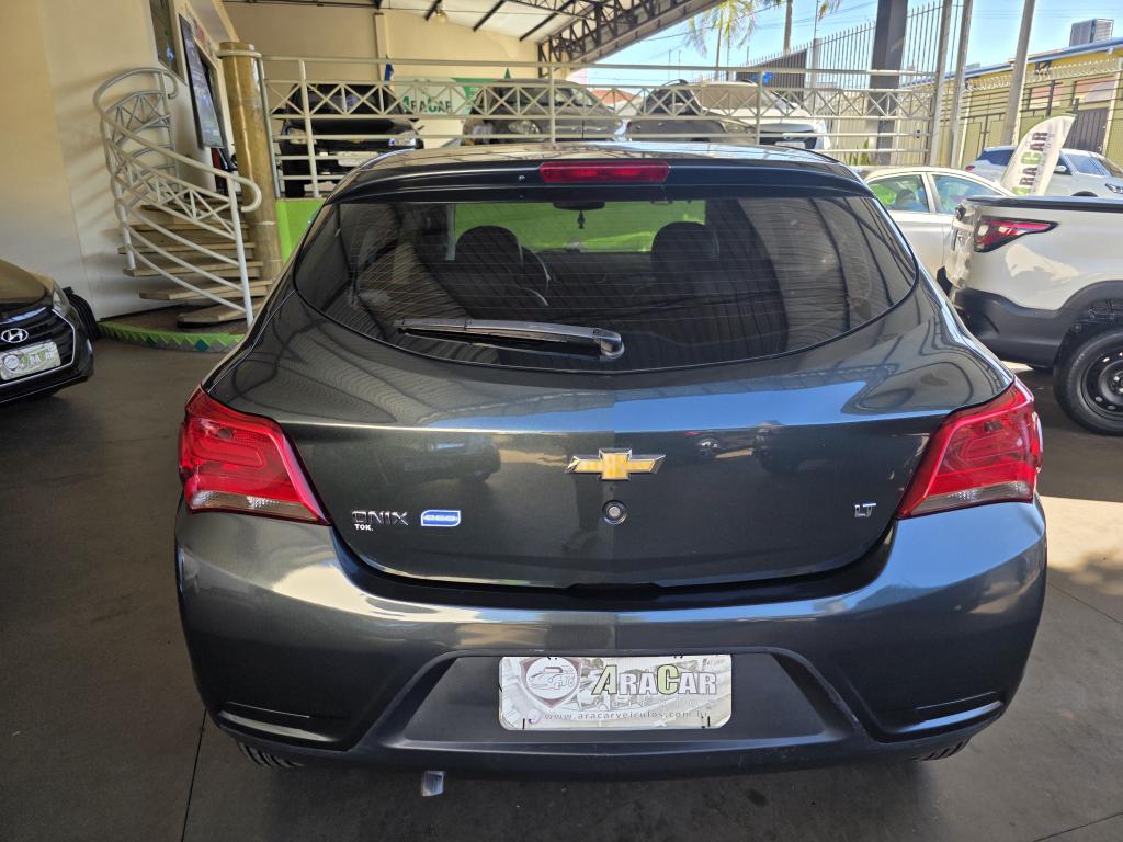 CHEVROLET Onix Hatch - Foto