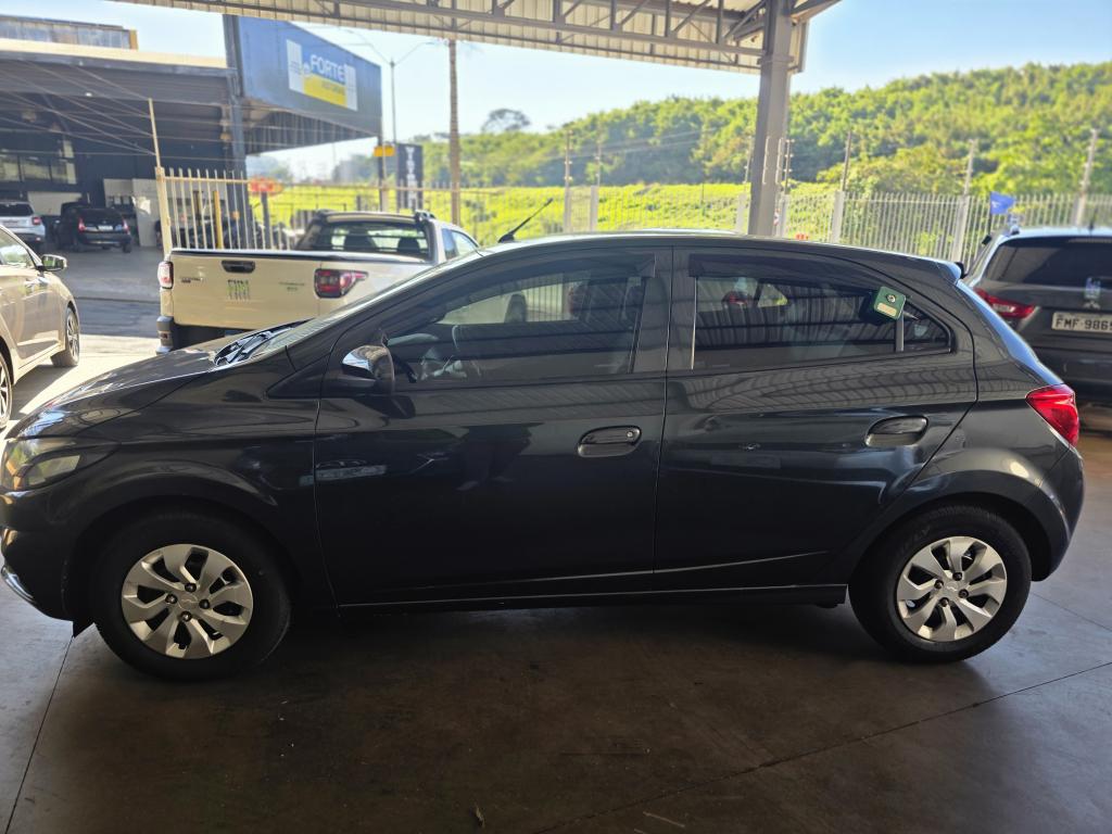 CHEVROLET Onix Hatch - Foto